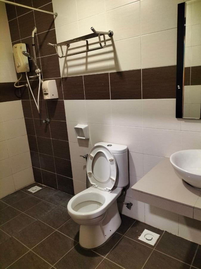 Apartments & Free Access To Waterpark At B Lagoon Melaka Экстерьер фото